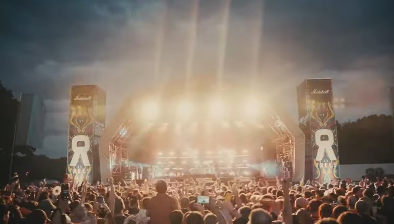 Sadler pediu três dias de férias para participar do Festival 2000 Trees Reprodução de vídeo/Youtube/ 2000trees Festival
