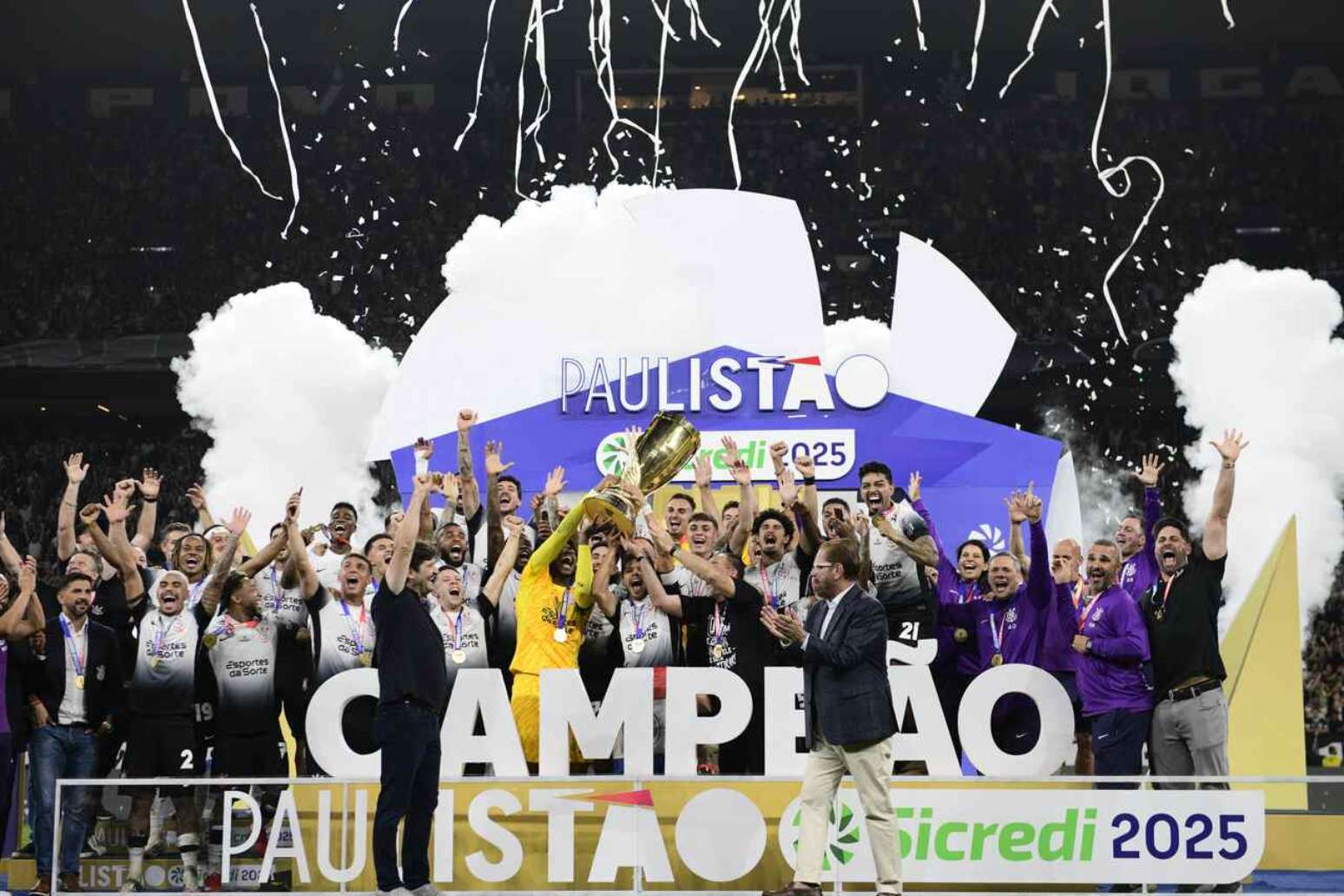Em 2025, Memphis Depay liderou o Corinthians nos t&iacute;tulos do Paulist&atilde;o e da Copa do Brasil &ndash;
