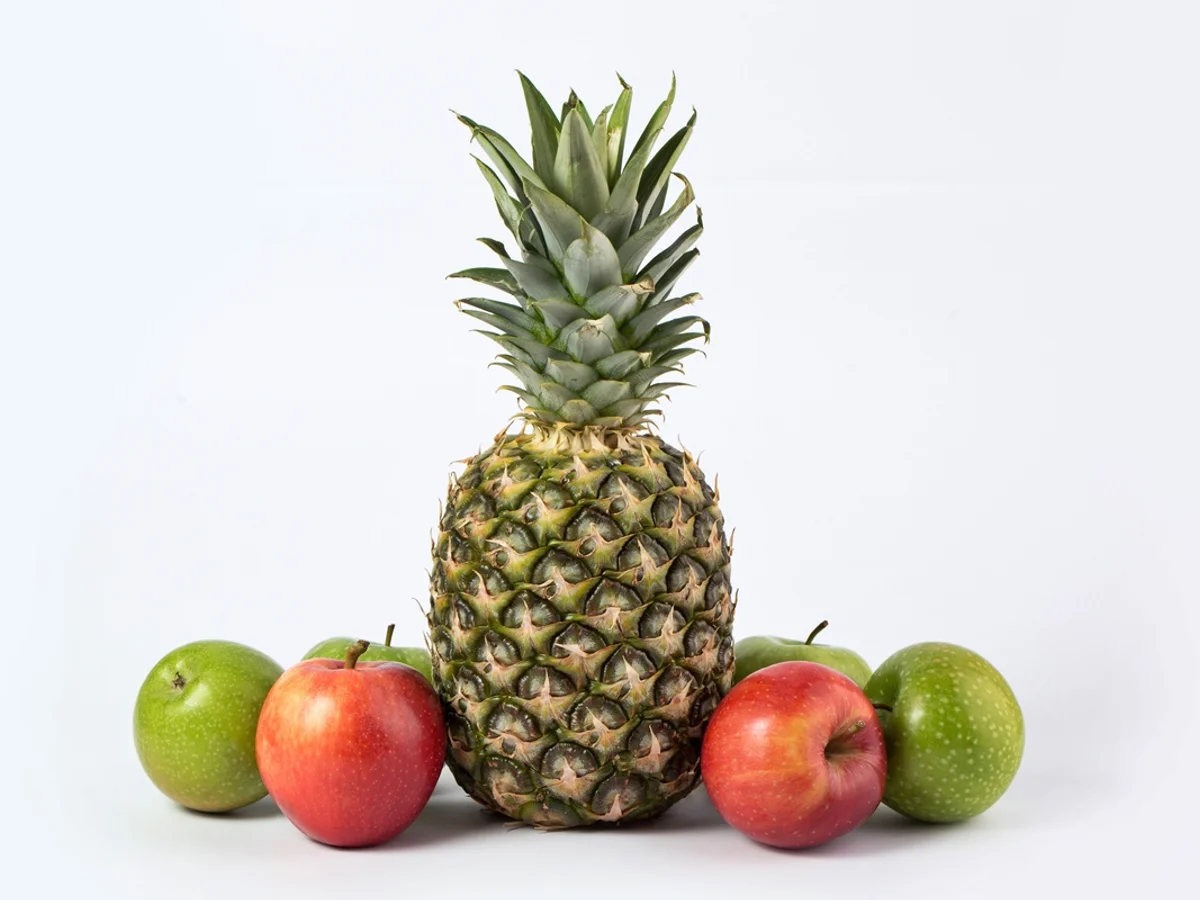 Suco verde com maçã e abacaxi promove saciedade e ajuda na saúde intestinal