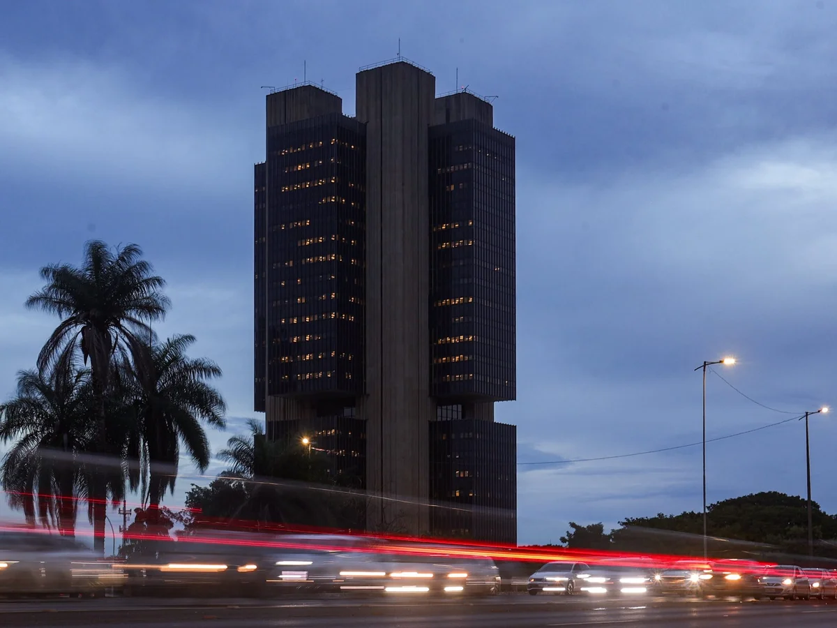 Contas externas têm déficit de US$ 5,1 bilhões em agosto, diz BC