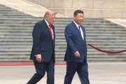 Trump é recebido por Xi Jinping, em Pequim