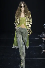 Animal print, grunge e all black ganham destaque na Semana de Moda de Milão
