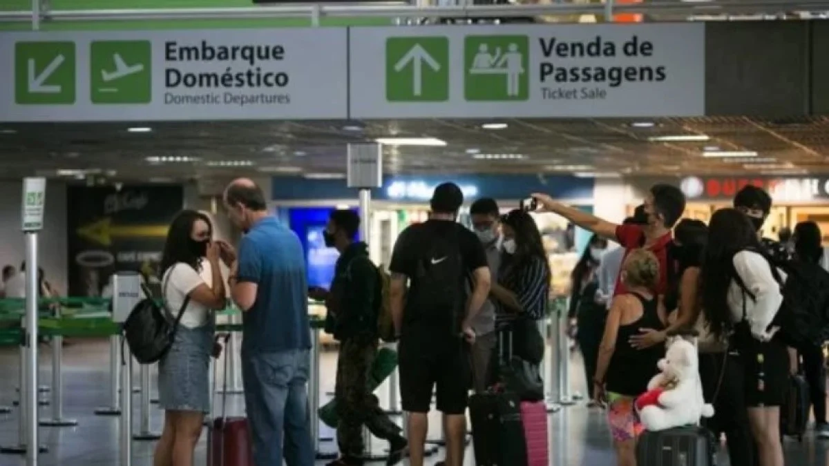 Buraco na pista de Confins provoca atrasos e cancelamentos em voos do DF