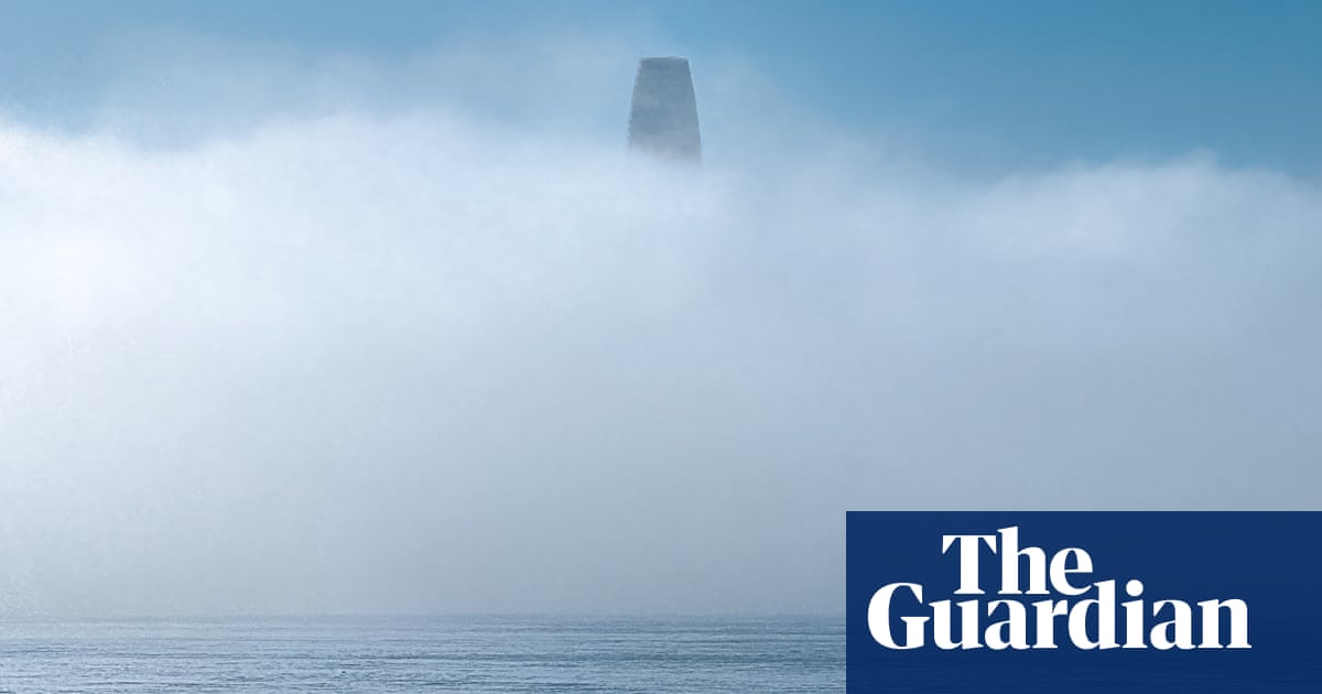 'Fiquei hipnotizado por como a névoa transformou a torre em um monólito': a melhor foto de celular de Derek Zhao