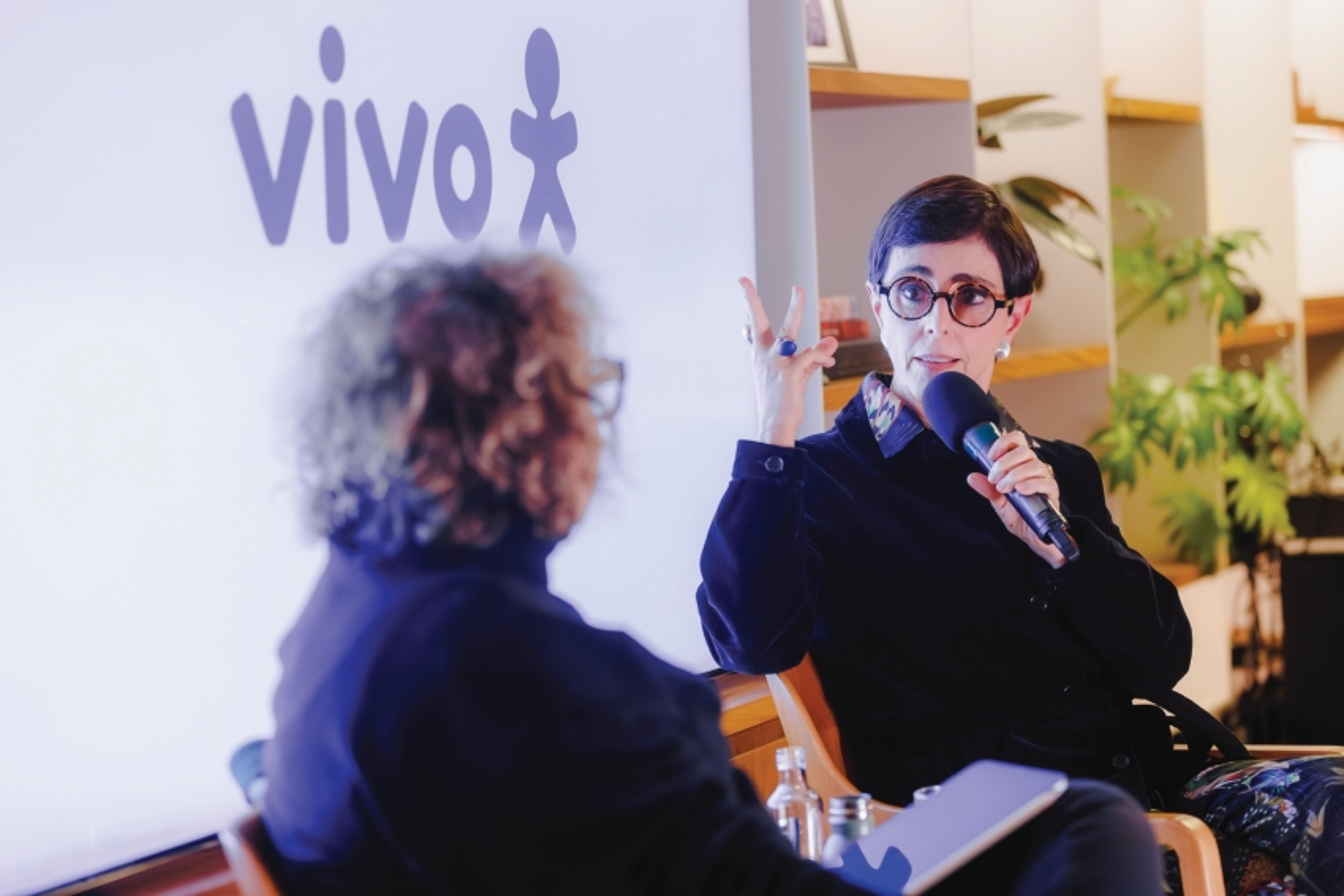 Imagem da matéria: Lilian Pacce, especialista em moda: "Vejo esses closets de 200 metros quadrados e acho indecente porque a pessoa não tem nem tempo de vida para usar tudo aquilo. Acho que essa coisa de ter cada vez mais é insegurança"