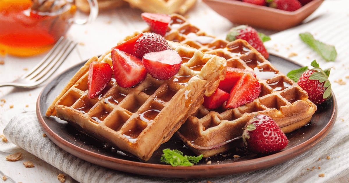 Waffle com morangos: aprenda essa receita fácil e deliciosa para o café da manhã de domingo