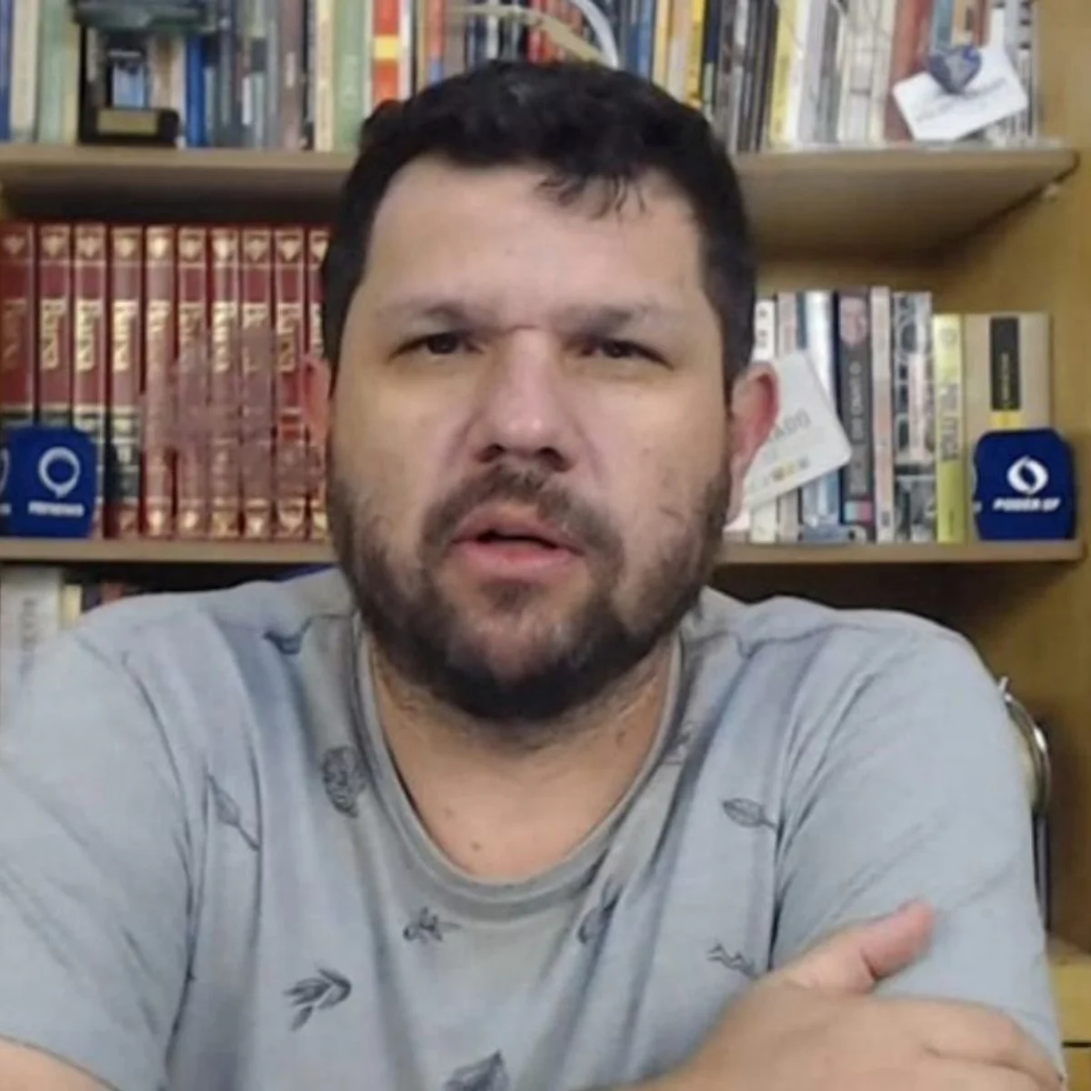 Foragido, Oswaldo Eustáquio registra candidatura a deputado pelo Paraná