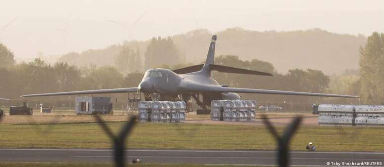 Reino Unido prende suspeitos de ato terrorista próximo a base aérea usada pelos EUA