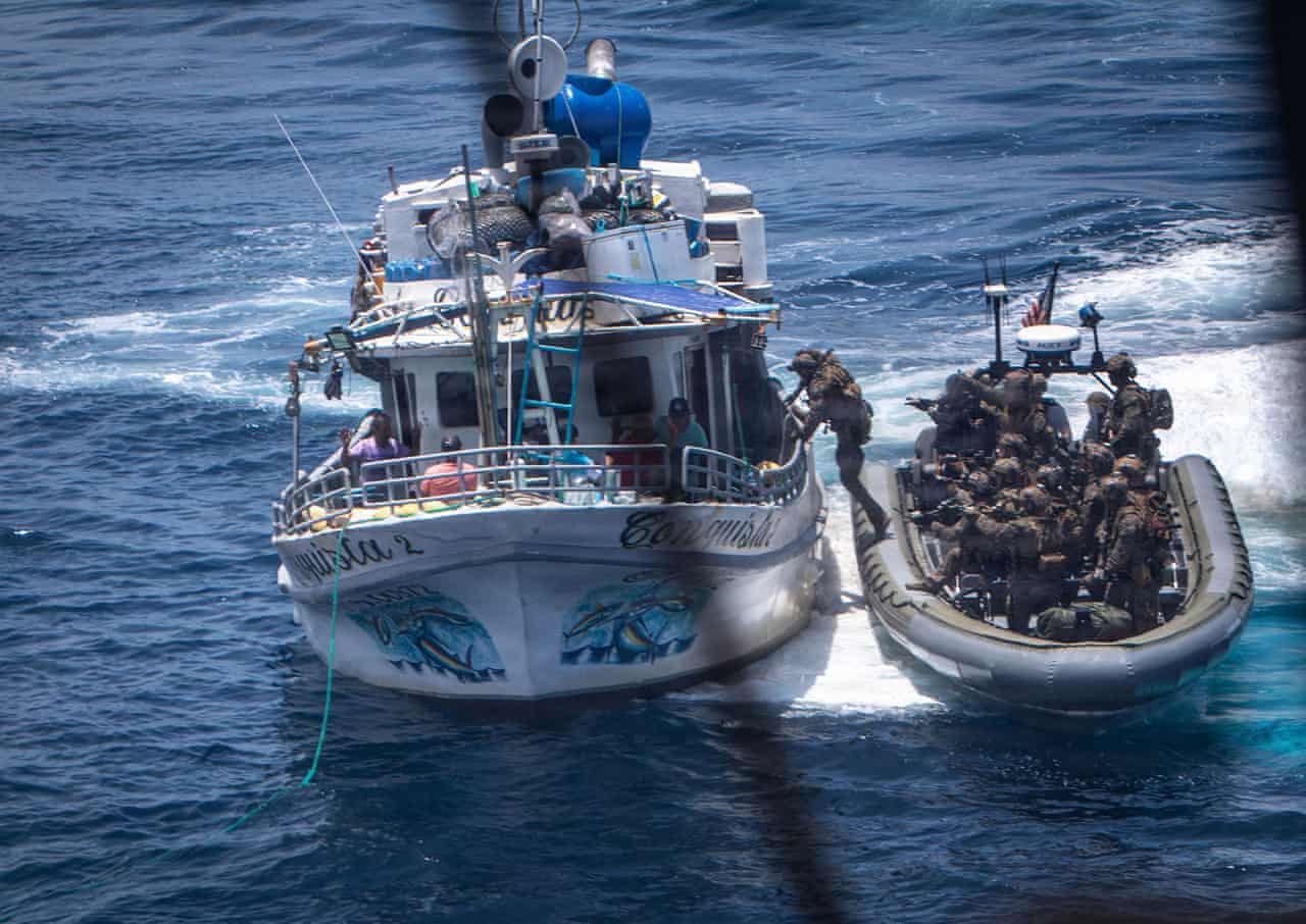 Ataques dos EUA a barcos de pesca equatorianos levantam preocupações humanitárias, mas a administração Trump não recua