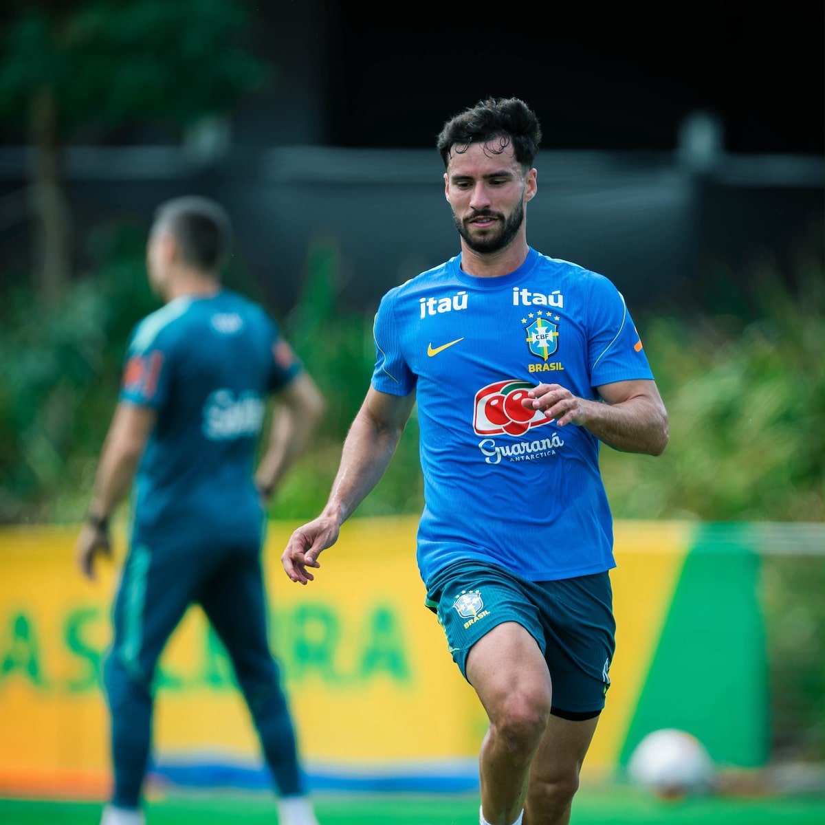Martinelli celebra primeira convocação e revela conversa com Thiago Silva: ‘Sonho realizado’