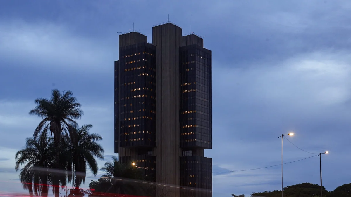 Contas externas têm déficit de US$ 5,1 bilhões em agosto, diz BC