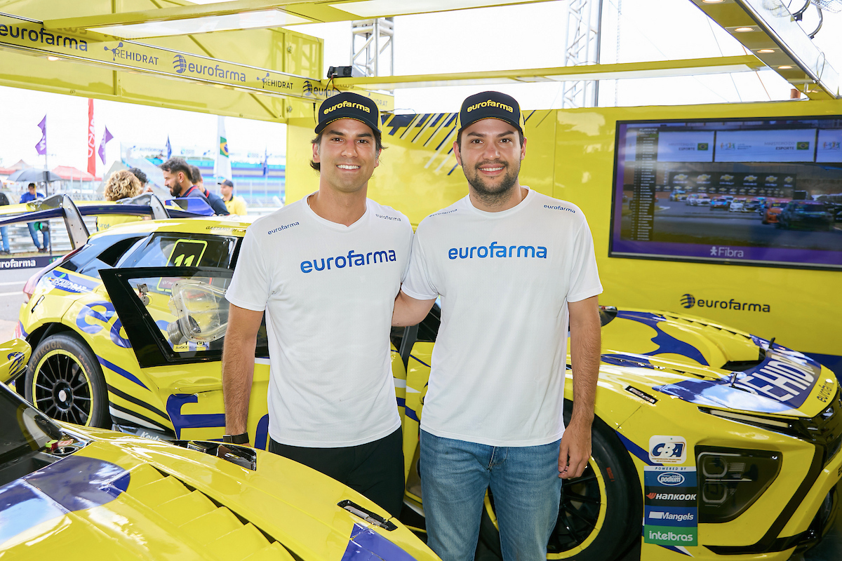 Animado, Camarote Metrópoles curte Stock Car, Fórmula 4 e Turismo Nacional