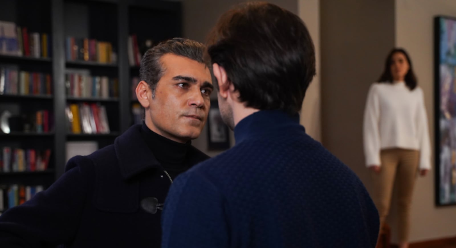 Volkan começa briga com Turgay na novela Iludida Divulgação/RECORD