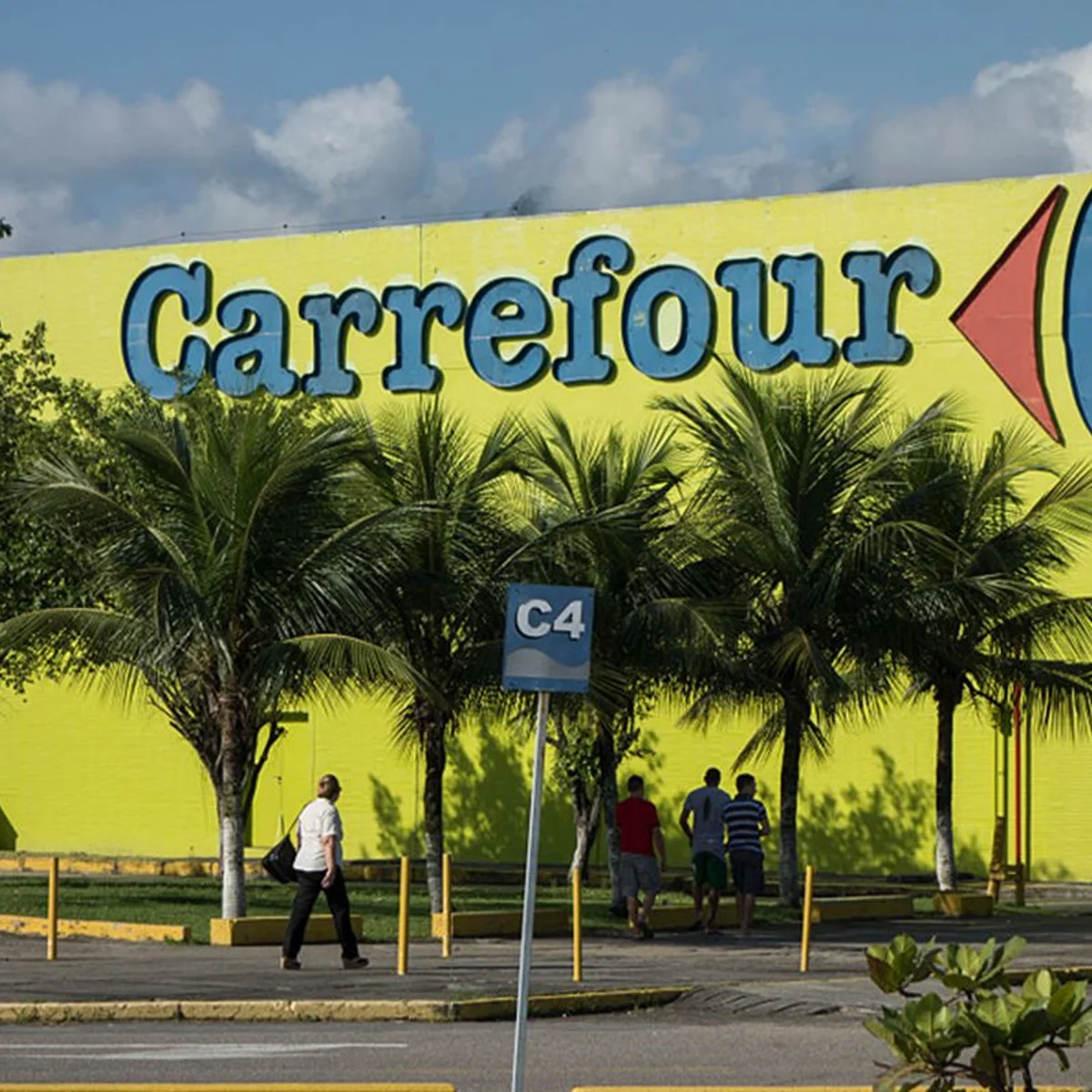 Carrefour vende 21 supermercados ao Grupo Pereira por R$ 360 milhões