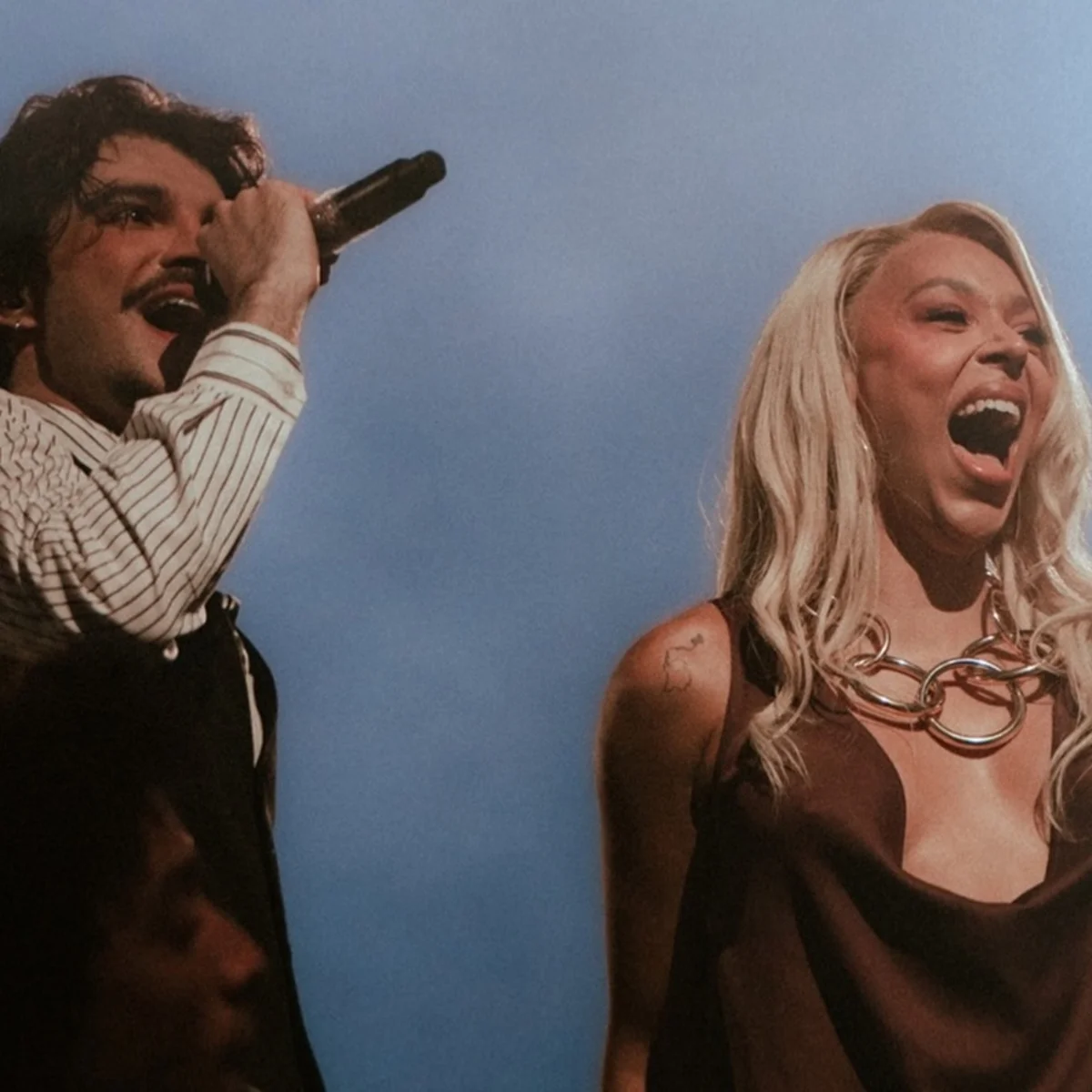 Jão retorna aos palcos em show com participação de Erika Hilton