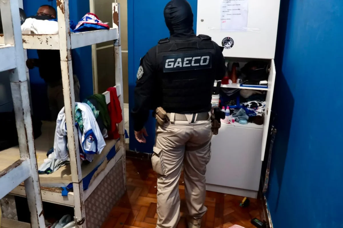 MP fecha sede da torcida organizada do Bahia e prende 10 por tortura