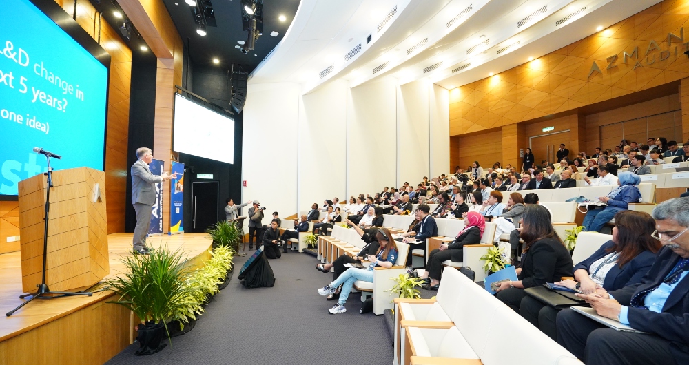 Donald H Taylor presents his Global Keynote presentation.