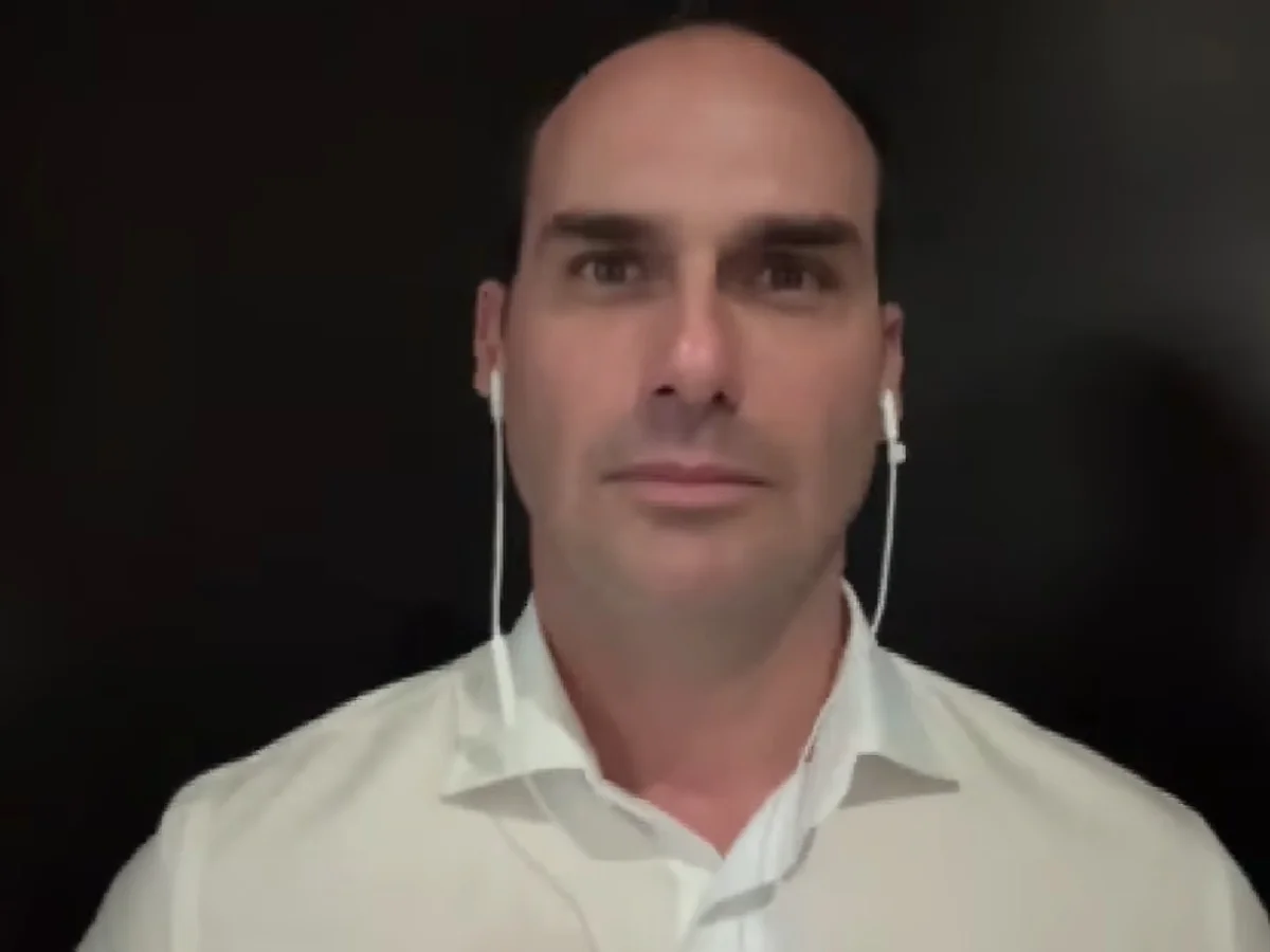 "Se prostitui por cargo", insinua Eduardo Bolsonaro sobre Simone Tebet