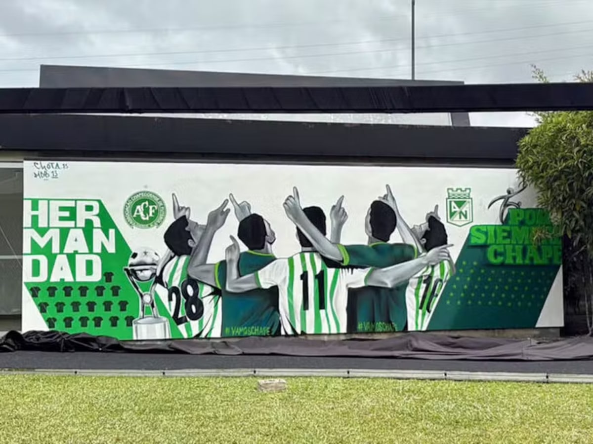 Chapecoense volta à Colômbia e recebe homenagens do Atlético Nacional dez anos após tragédia