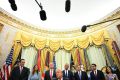 Trump assina amplo pacote de sanções contra a Rússia em razão da guerra na Ucrânia