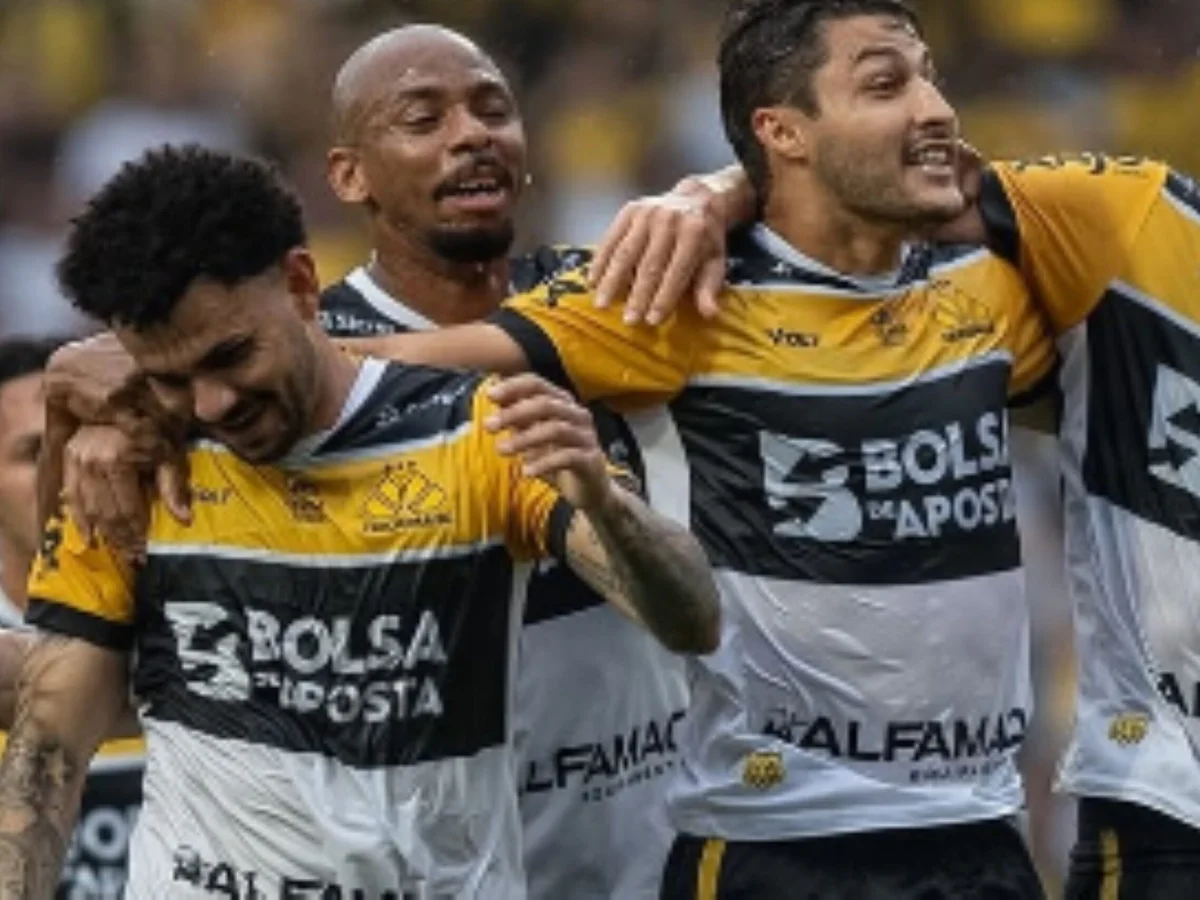 Série B: Criciúma vence clássico sobre Avaí com gol contra bizarro