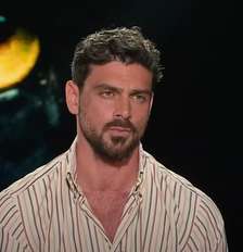 Michele Morrone na entrevista na Rai 2: beijou outros homens sem intenção amorosa Foto: Reprodução/TV