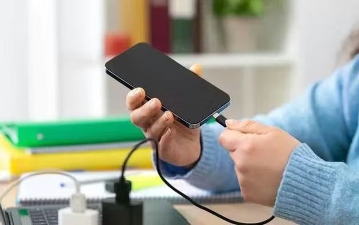 Dicas para quem costuma carregar o celular até 100%