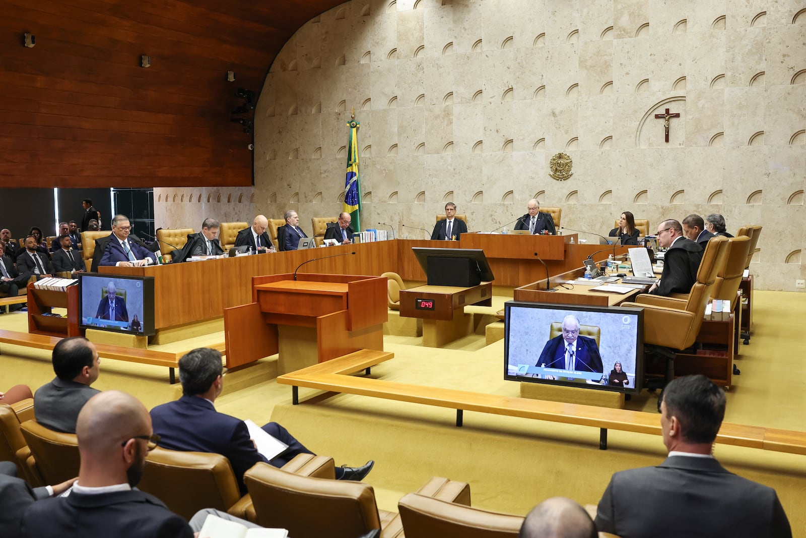 Imagem da matéria: A uma semana da eleição, contra-ataque entre ministros mantém crise do STF em foco