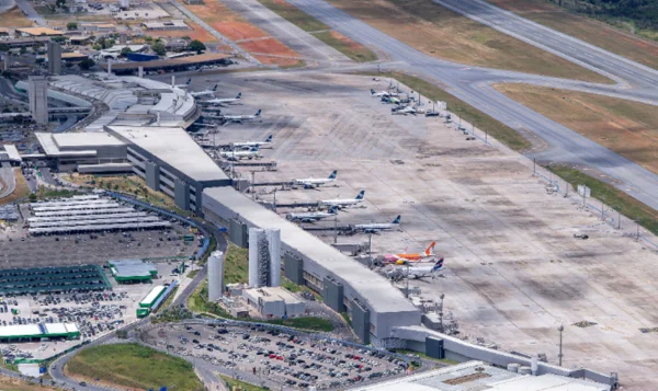 Passageiros relatam caos em voos para Confins: "Desamparo e desinformação"