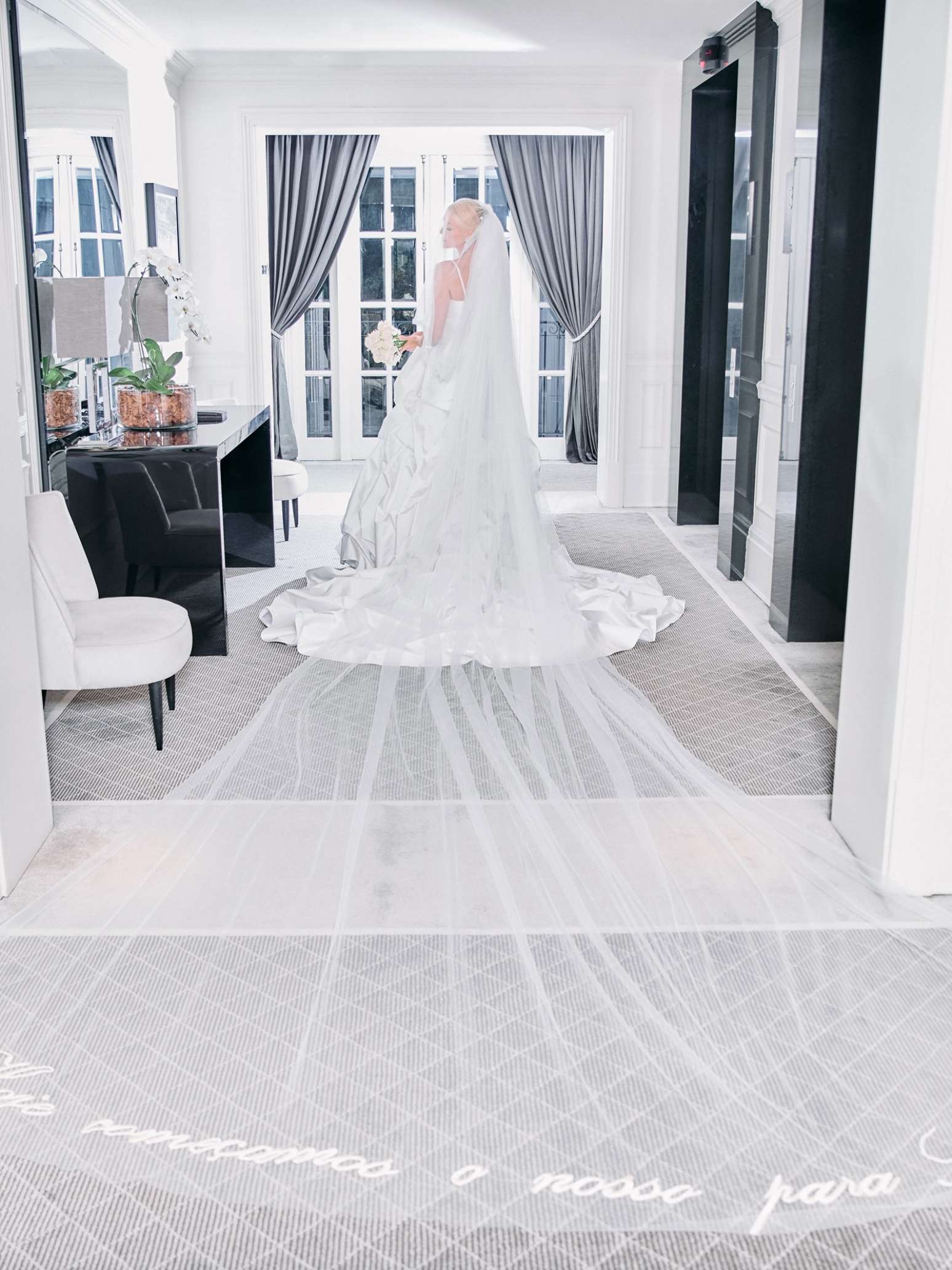 Imagem da matéria: Vestido de noiva de Ana Hickmann teve maxilaço, 40 metros de tafetá e levou 336 horas para ser confeccionado; veja detalhes