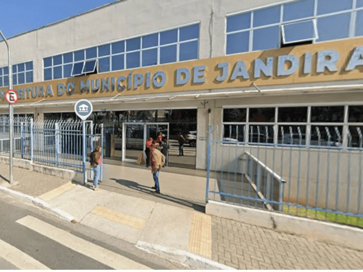 Prefeito e vice de Jandira são condenados por fraude na compra de alimentos