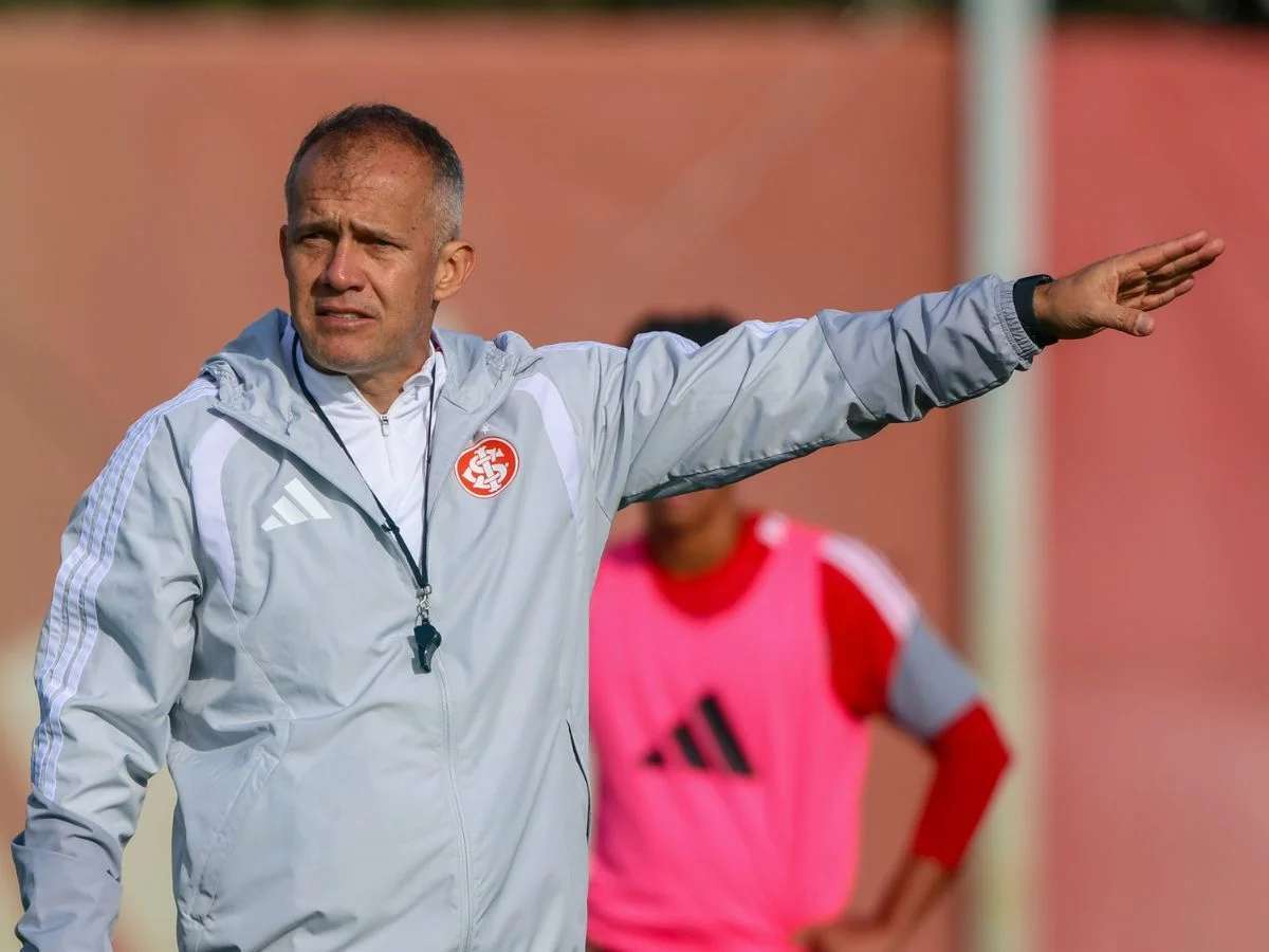 Eduardo Baptista abre disputa por vaga no gol do Internacional