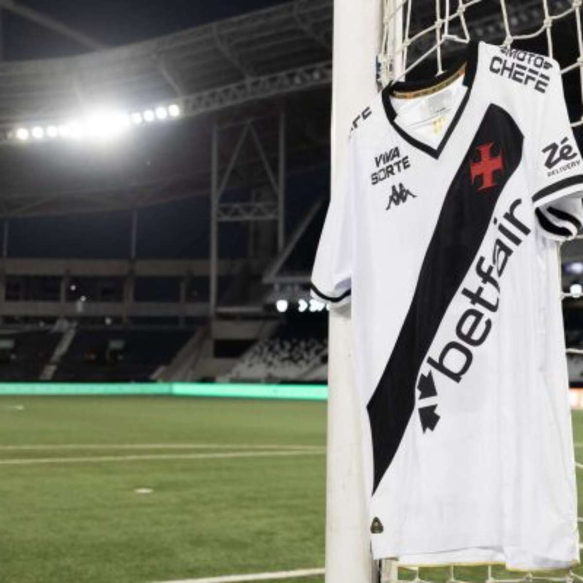 Vasco tenta vitória no sintético contra o Botafogo no Brasileiro