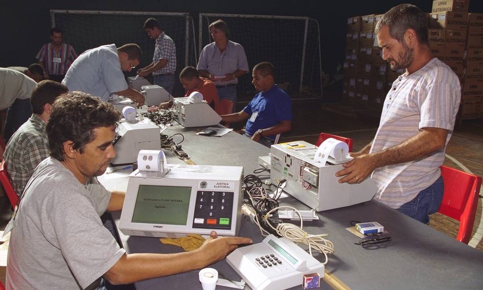 Urna eletrônica: veja evolução dos modelos desde 1996