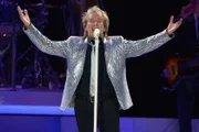 Imagem da matéria: Após cirurgia, Rod Stewart anuncia última turnê da carreira aos 81 anos