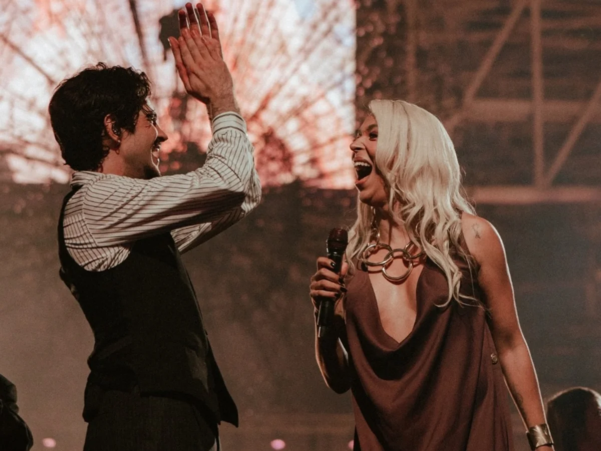 Deputado acusa Erika Hilton de showmício por participação em música do Jão
