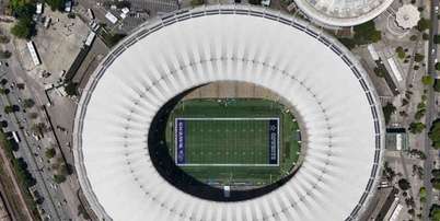 Gramado para jogo in&eacute;dito da NFL Foto: Tiago Tassi/Maracan&atilde; / Jogada10