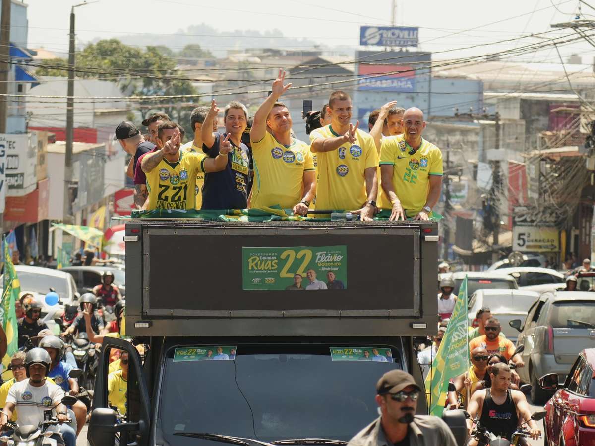 Flávio pede prisão de coordenador da Secom por incentivar fake news sobre N. S. Aparecida