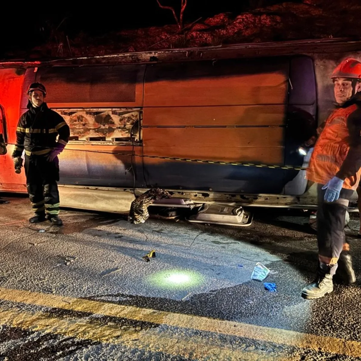 Ônibus que tombou rumo a MG e deixou três mortos fazia viagem irregular