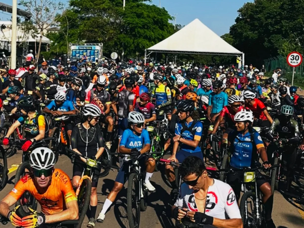 Mulher cai de bike em competição de 80 km no DF e é resgatada inconsciente