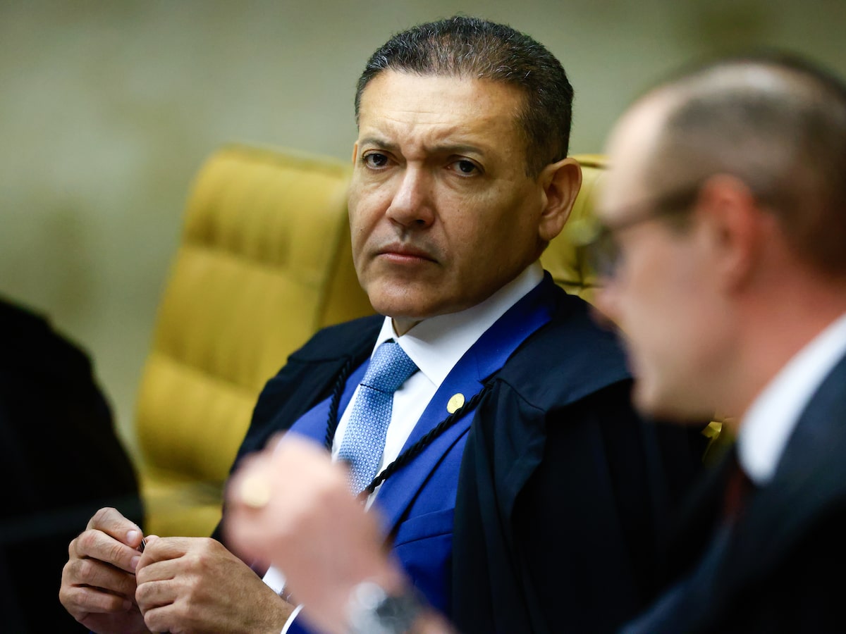 Nunes Marques suspende propaganda de Lula que associa Flávio Bolsonaro a rachadinha e Banco Master