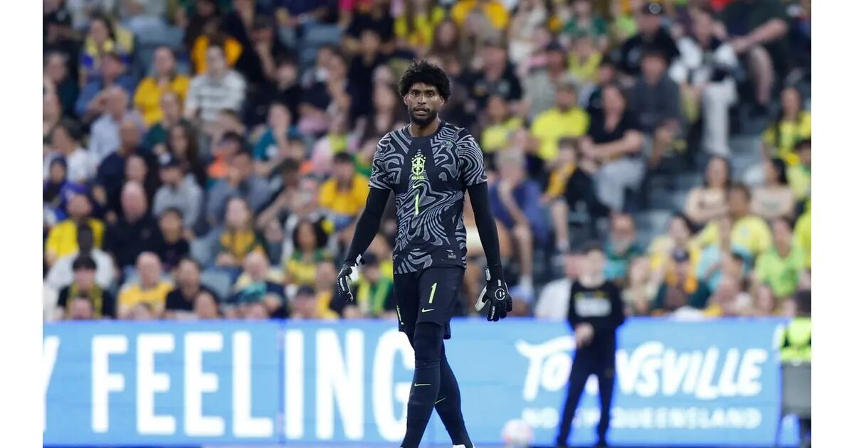 Hugo perto de ser queimado. Ancelotti testa Otávio. Eco do fracasso contra a Austrália foi forte. Pressionado, técnico faz o óbvio: reforça o meio-campo