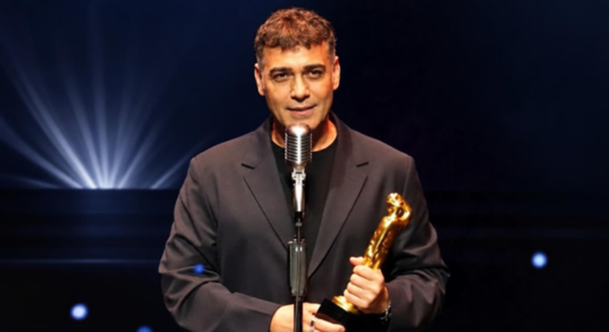 Caner Cindoruk, o Volkan de Iludida, recebe novo prêmio pelo filme Salvação
