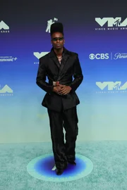 VMA 2026: All black e brilhos dominam os visuais no tapete vermelho