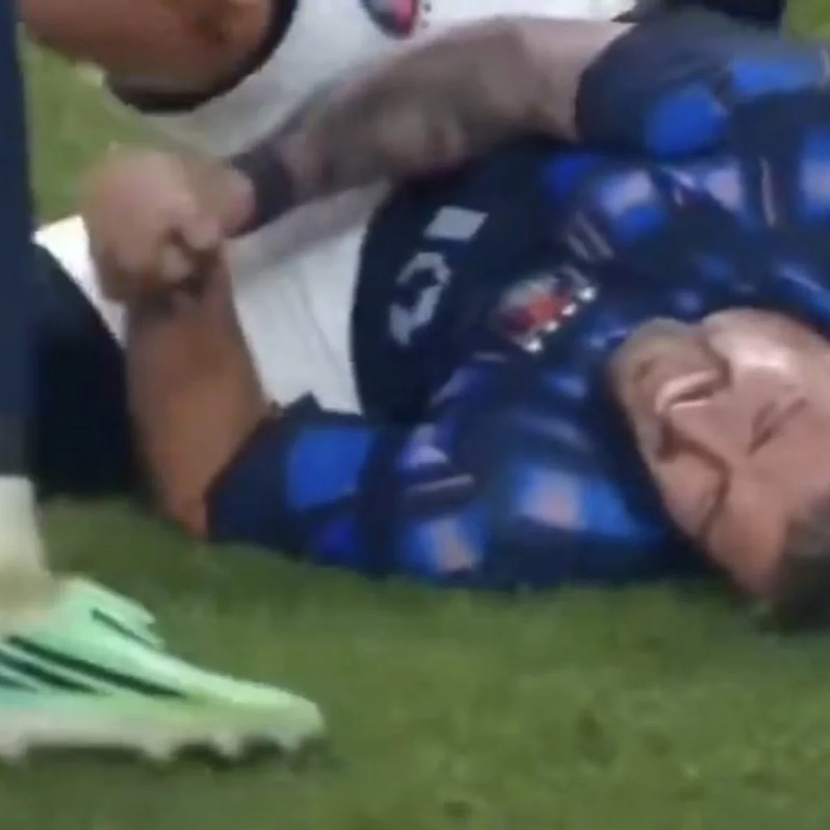Flamenguistas se revoltam após lesão de Arrascaeta: "Eu odeio Data Fifa"