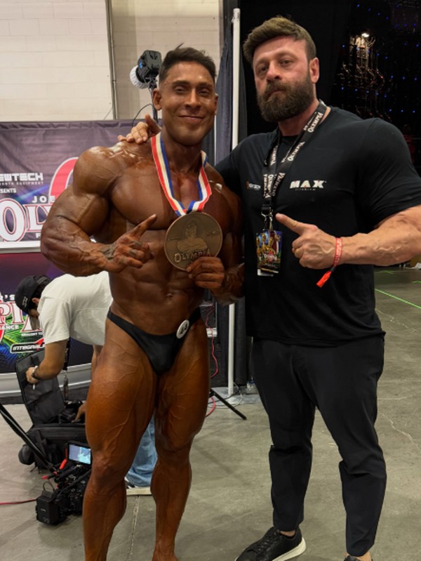 Ramon Dino reage após deixar bi do Mr. Olympia escapar: 'Assumimos a responsabilidade'