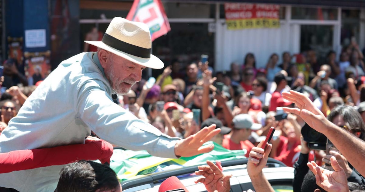 Lula intensifica agenda de rua na reta final do primeiro turno e faz corpo a corpo em SP
