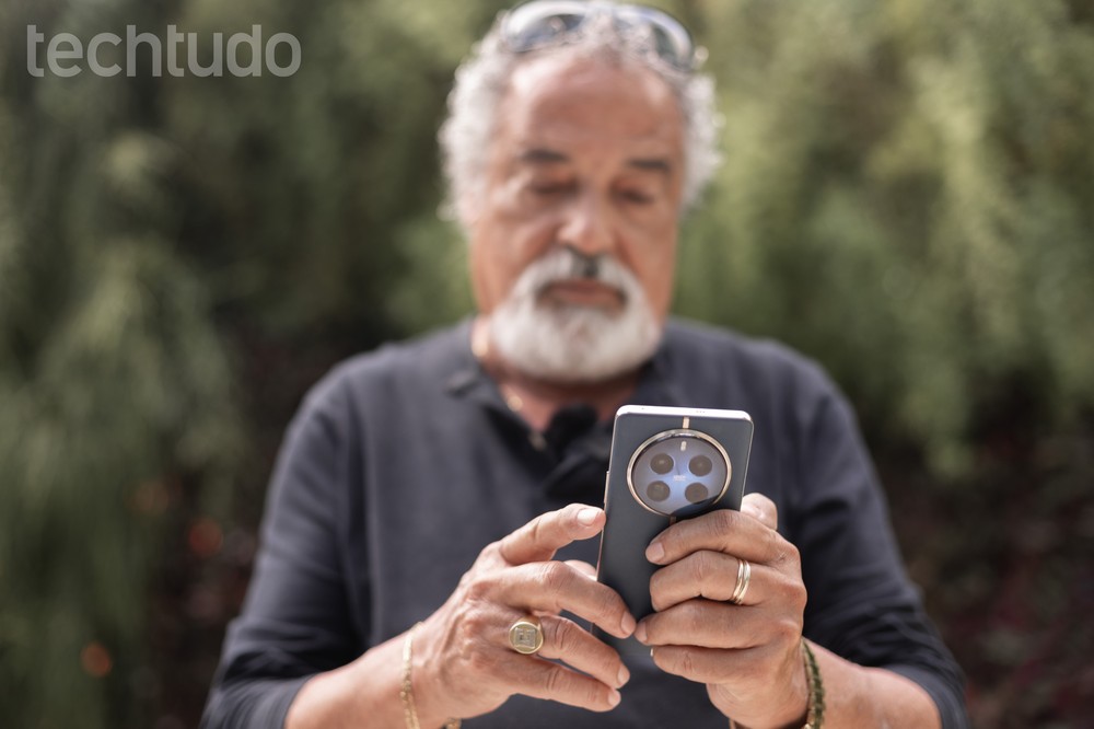 Se encontrar conteúdo ilegal nas redes, a orientação é fechar a publicação e denunciá-la — Foto: Mariana Saguias/TechTudo