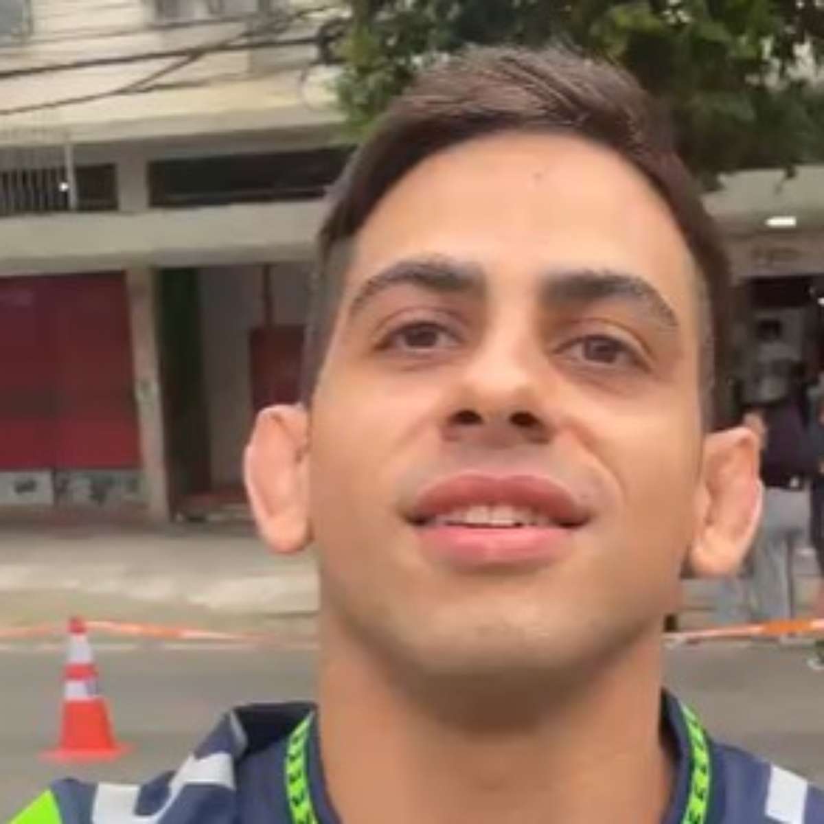 Torcedor pede namorada em casamento e viaja sozinho ao Rio para jogo da NFL