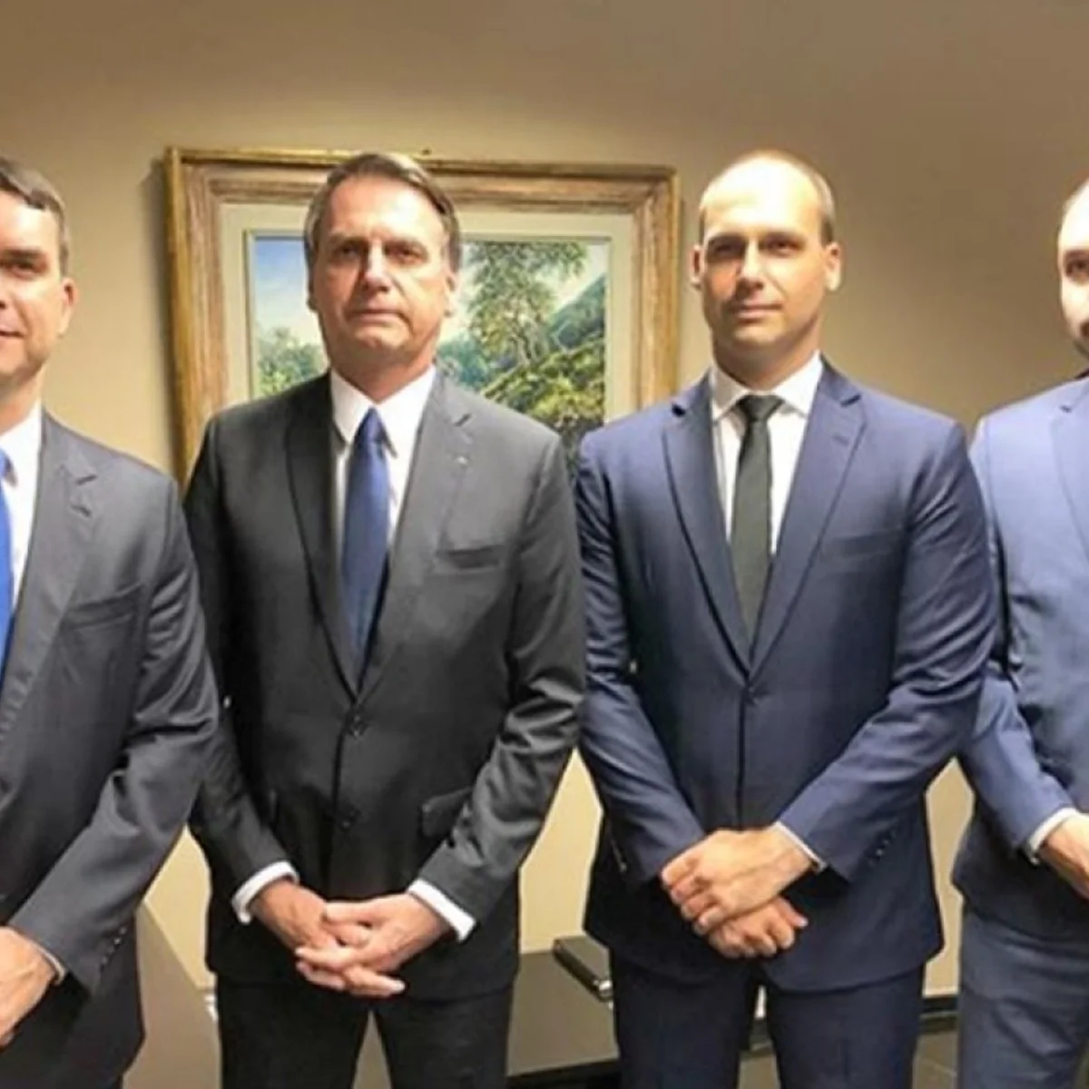 Financial Times compara clã Bolsonaro a Trump e cita "política paranoica"